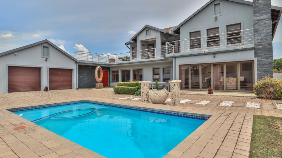 6 Bedroom Property for Sale in The Coves North West